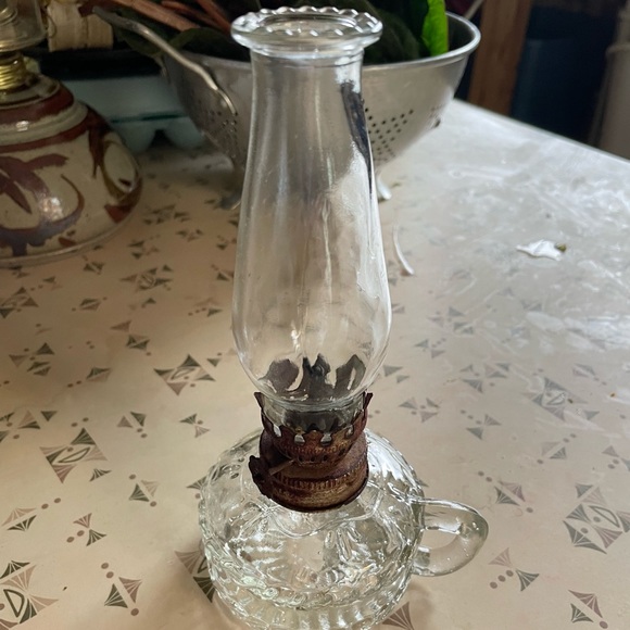 Made in HONG KONG Accents Colonial Style Finger Flat Hand Kerosene